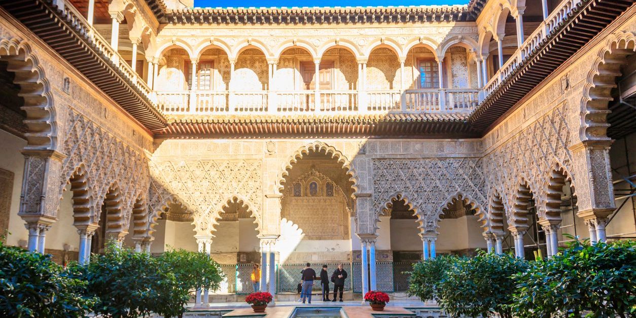 PATIOS-alcazar-sevilla.jpg