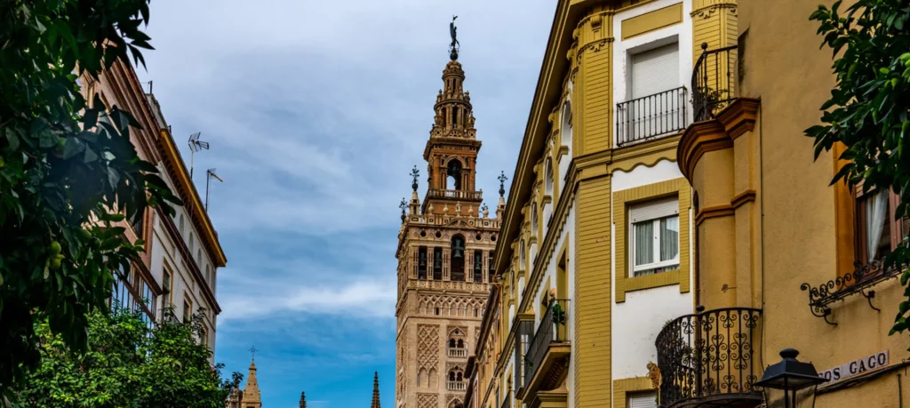 cual es la mejor zona para alojarse en sevilla