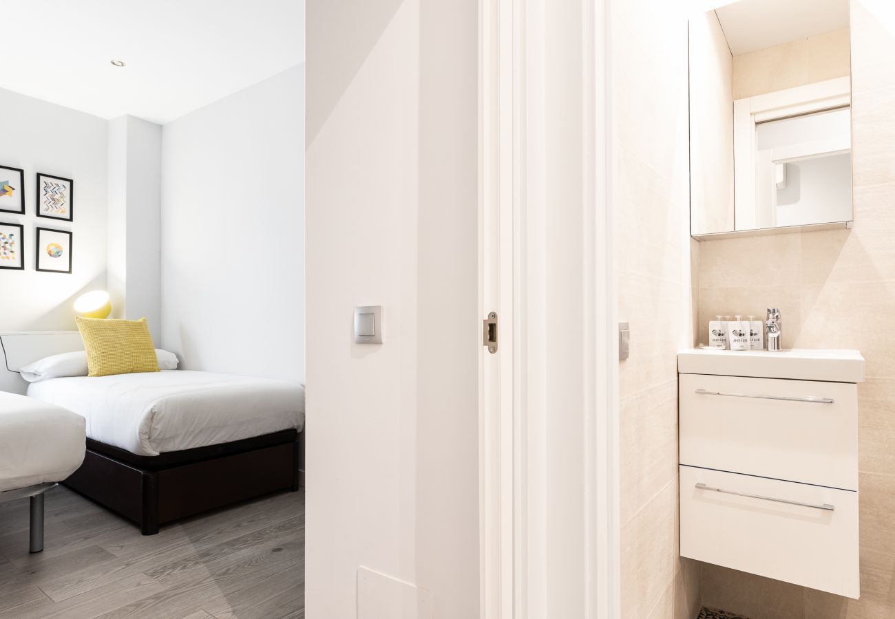 Apartment in Madrid - Waou Gran Via IV - Alquiler Corta Duración Apartment in Madrid - Waou Gran Via IV - Alquiler Corta Duración