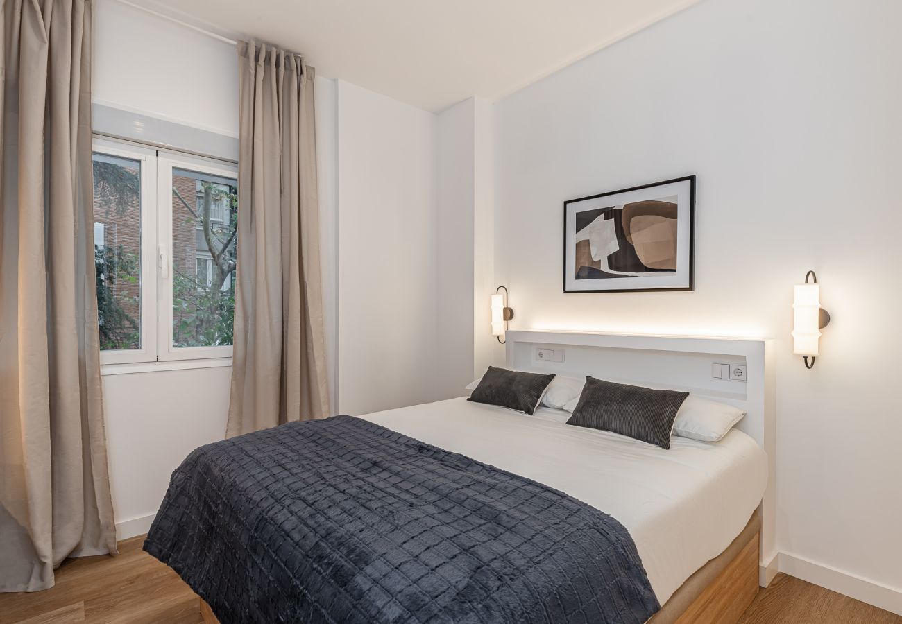 Rent by room in Madrid - Queens Bernabéu III