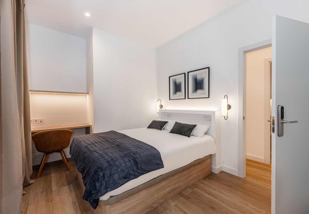 Rent by room in Madrid - Queens Bernabéu V