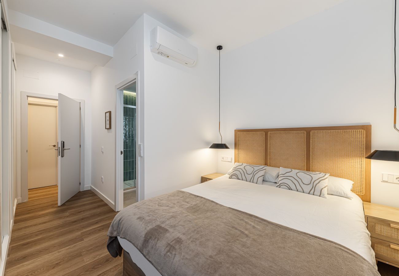 Rent by room in Madrid - Queens Bernabéu VI