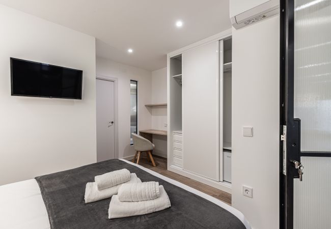 Rent by room in Madrid - Queens Plaza España III - Alquiler Corta Duración Rent by room in Madrid - Queens Plaza España III - Alquiler Corta Duración