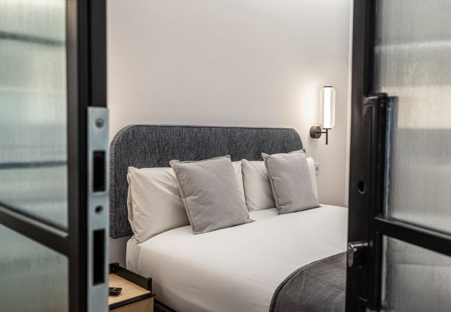 Rent by room in Madrid - Queens Plaza España III - Alquiler Corta Duración Rent by room in Madrid - Queens Plaza España III - Alquiler Corta Duración