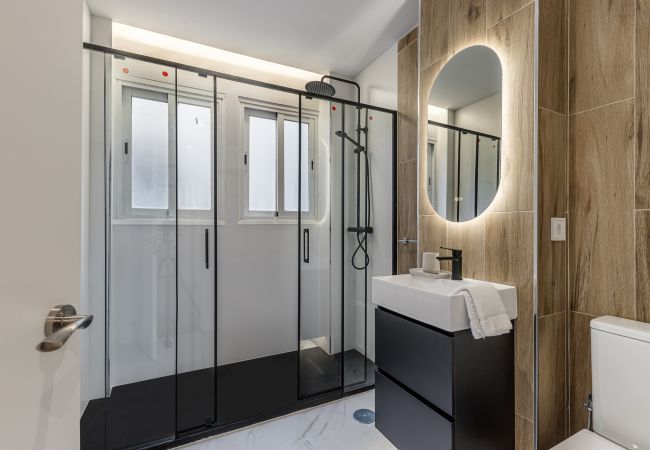 Rent by room in Madrid - Queens Plaza España III - Alquiler Corta Duración Rent by room in Madrid - Queens Plaza España III - Alquiler Corta Duración