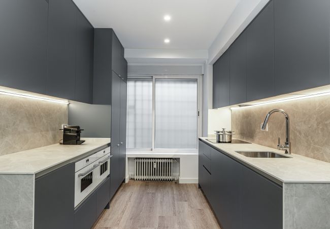 Rent by room in Madrid - Queens Plaza España III - Alquiler Corta Duración Rent by room in Madrid - Queens Plaza España III - Alquiler Corta Duración