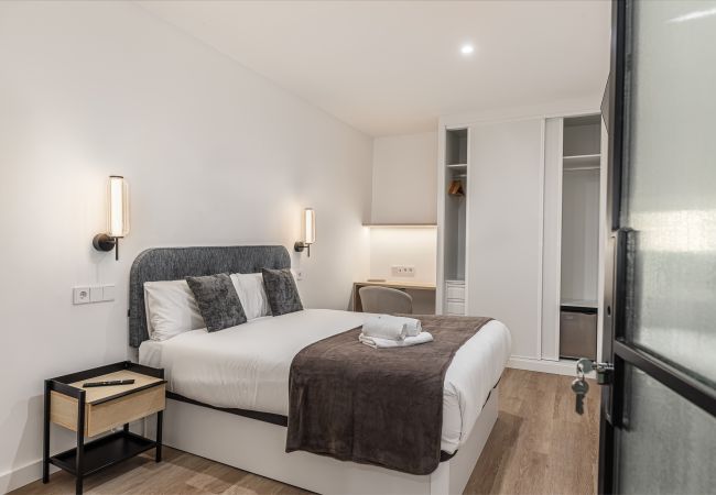 Rent by room in Madrid - Queens Plaza España IV - Alquiler Corta Duración Rent by room in Madrid - Queens Plaza España IV - Alquiler Corta Duración