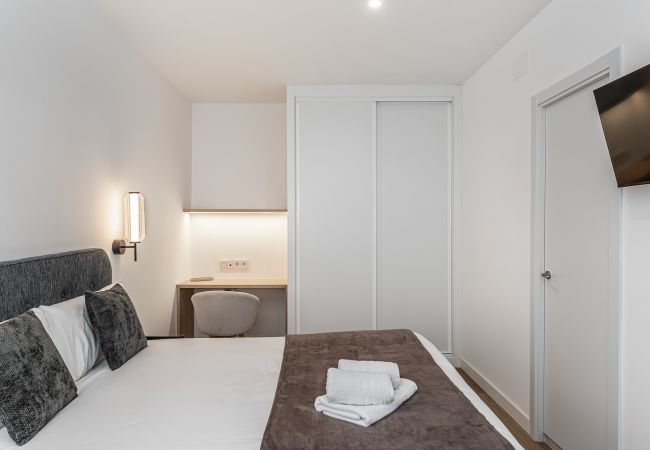 Rent by room in Madrid - Queens Plaza España IV - Alquiler Corta Duración Rent by room in Madrid - Queens Plaza España IV - Alquiler Corta Duración