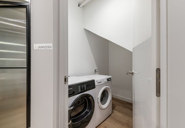 Rent by room in Madrid - Queens Plaza España IV - Alquiler Corta Duración Rent by room in Madrid - Queens Plaza España IV - Alquiler Corta Duración