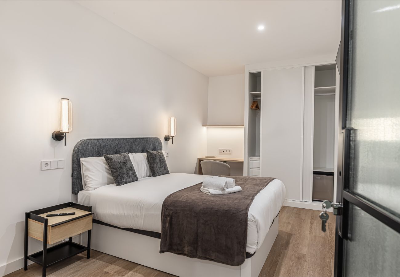 Rent by room in Madrid - Queens Plaza España IV - Alquiler Corta Duración Rent by room in Madrid - Queens Plaza España IV - Alquiler Corta Duración