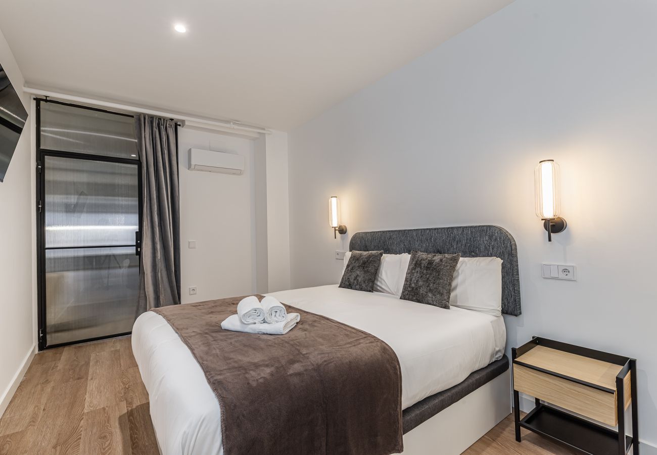 Rent by room in Madrid - Queens Plaza España IV - Alquiler Corta Duración Rent by room in Madrid - Queens Plaza España IV - Alquiler Corta Duración