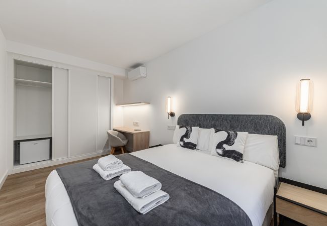 Rent by room in Madrid - Queens Plaza España VI - Alquiler Corta Duración Rent by room in Madrid - Queens Plaza España VI - Alquiler Corta Duración