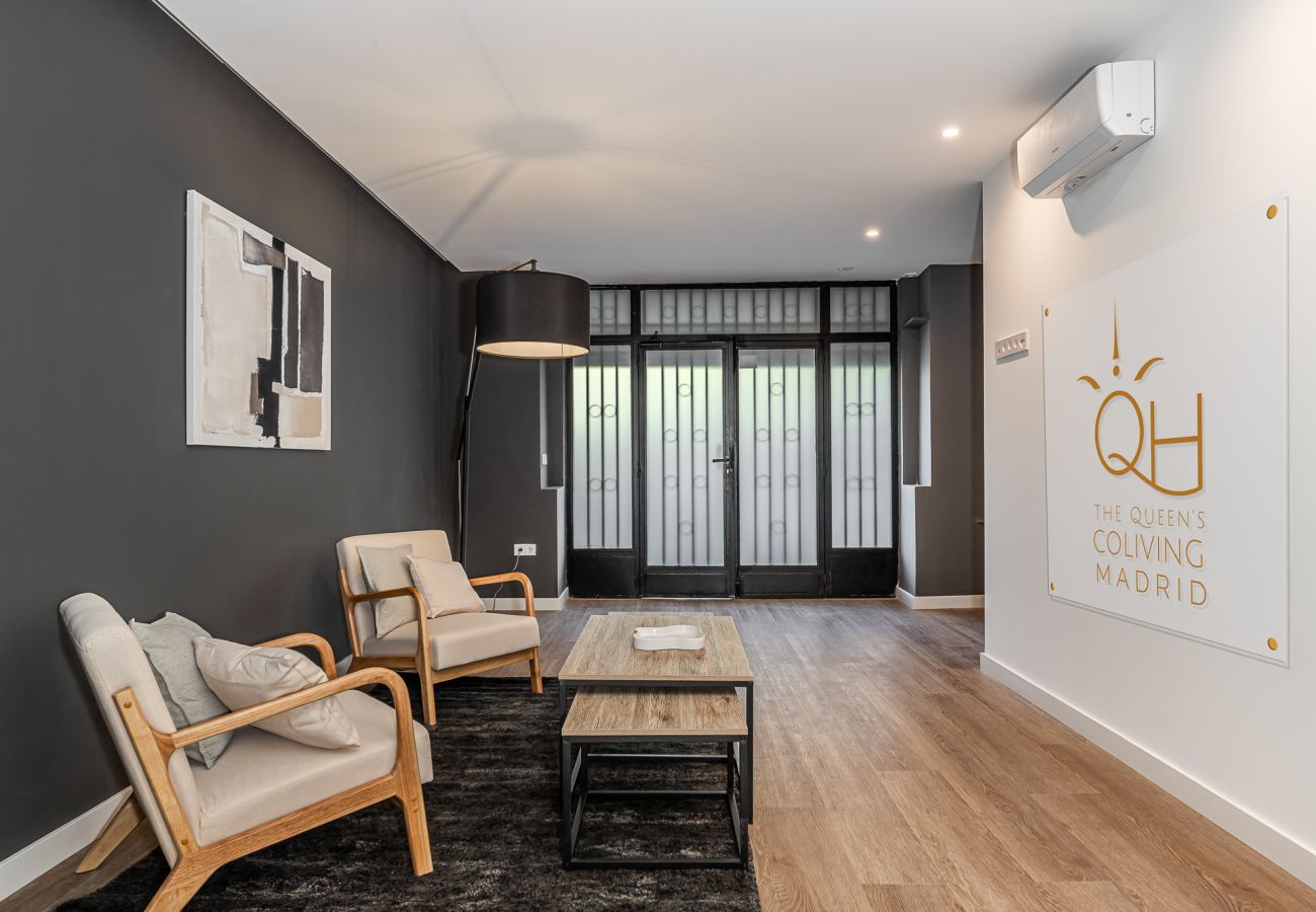 Rent by room in Madrid - Queens Plaza España VII - Alquiler Corta Duración