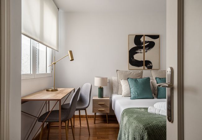 Apartment in Madrid - Waou Urban Home Gran Via I - Corta Duración